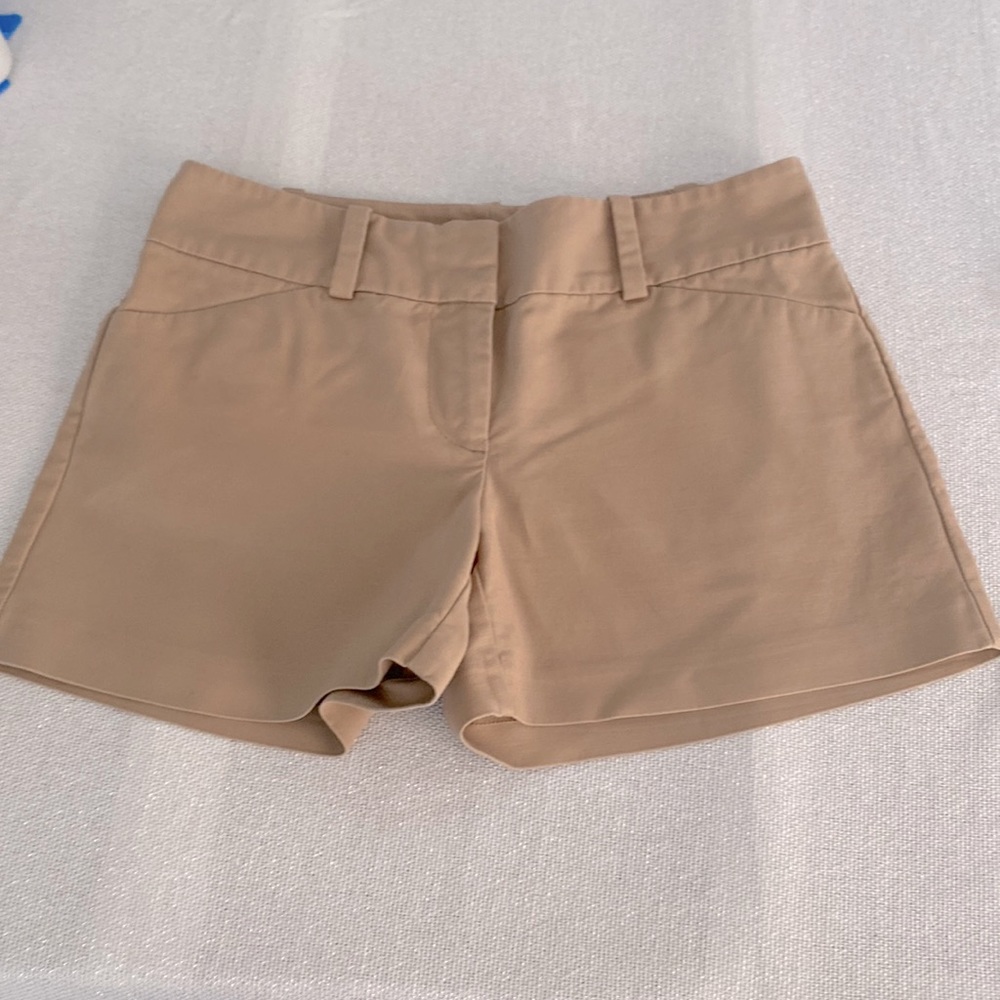 Ann Taylor Signature Petite tan shorts, zipper front 4 working pockets